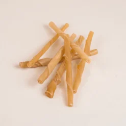 Tvunnet råskinnspinner - Natural 12,5 cm, 300 g, 30-pk